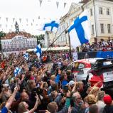Die WRC-Stars starten in Prag umringt von Rally-Fans